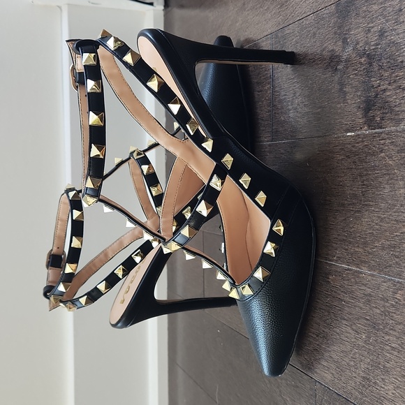 Sandals - Picture 2 of 5